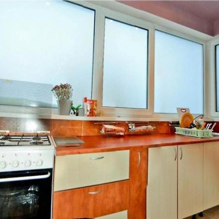 Apartament Laurentiu - Etaj.1 Bukarest Exteriör bild