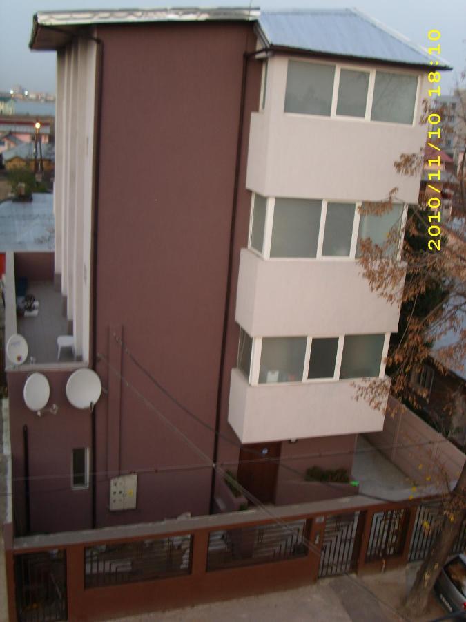 Apartament Laurentiu - Etaj.1 Bukarest Exteriör bild