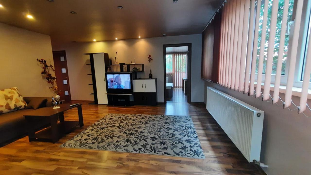 Apartament Laurentiu - Etaj.1 Bukarest Exteriör bild