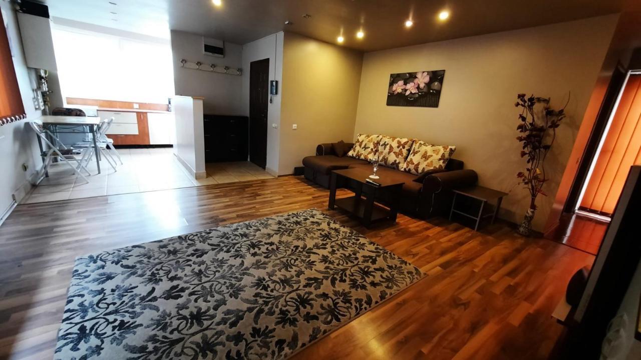 Apartament Laurentiu - Etaj.1 Bukarest Exteriör bild