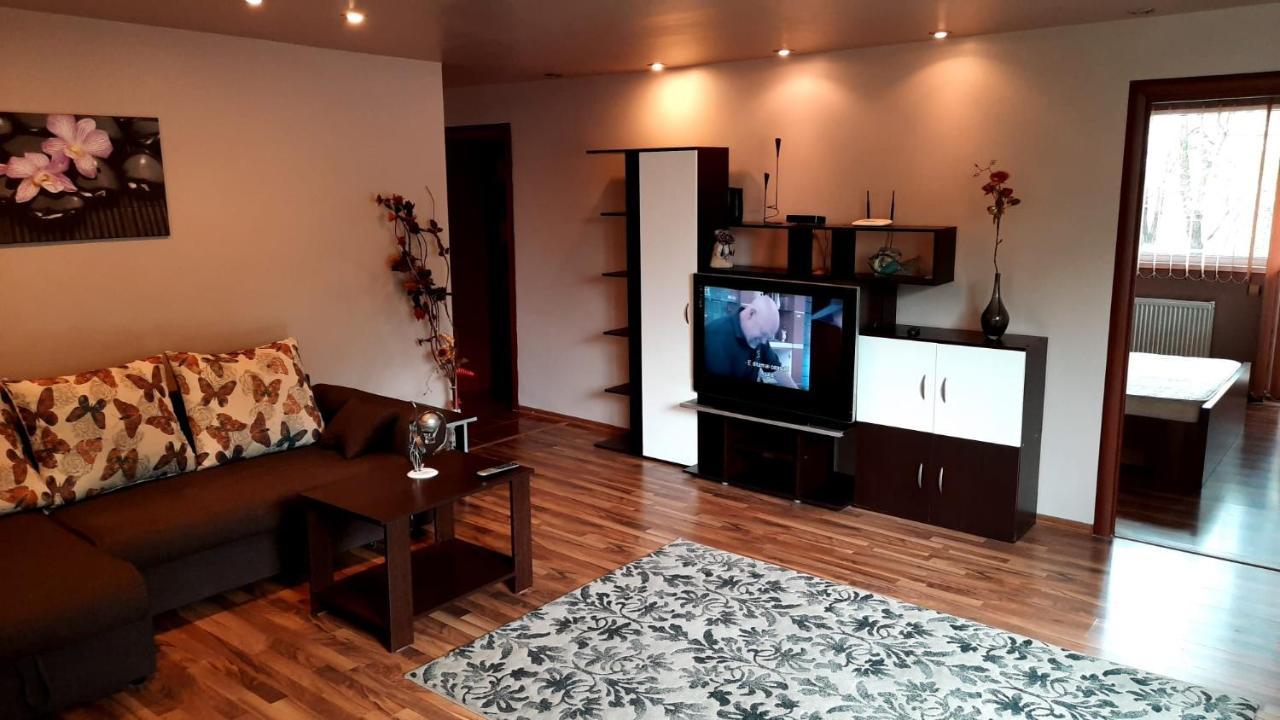 Apartament Laurentiu - Etaj.1 Bukarest Exteriör bild