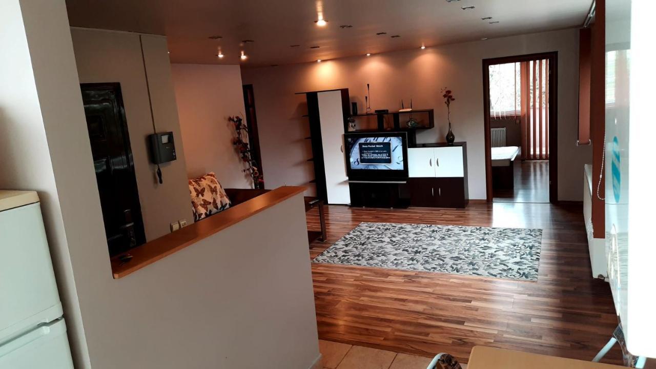 Apartament Laurentiu - Etaj.1 Bukarest Exteriör bild