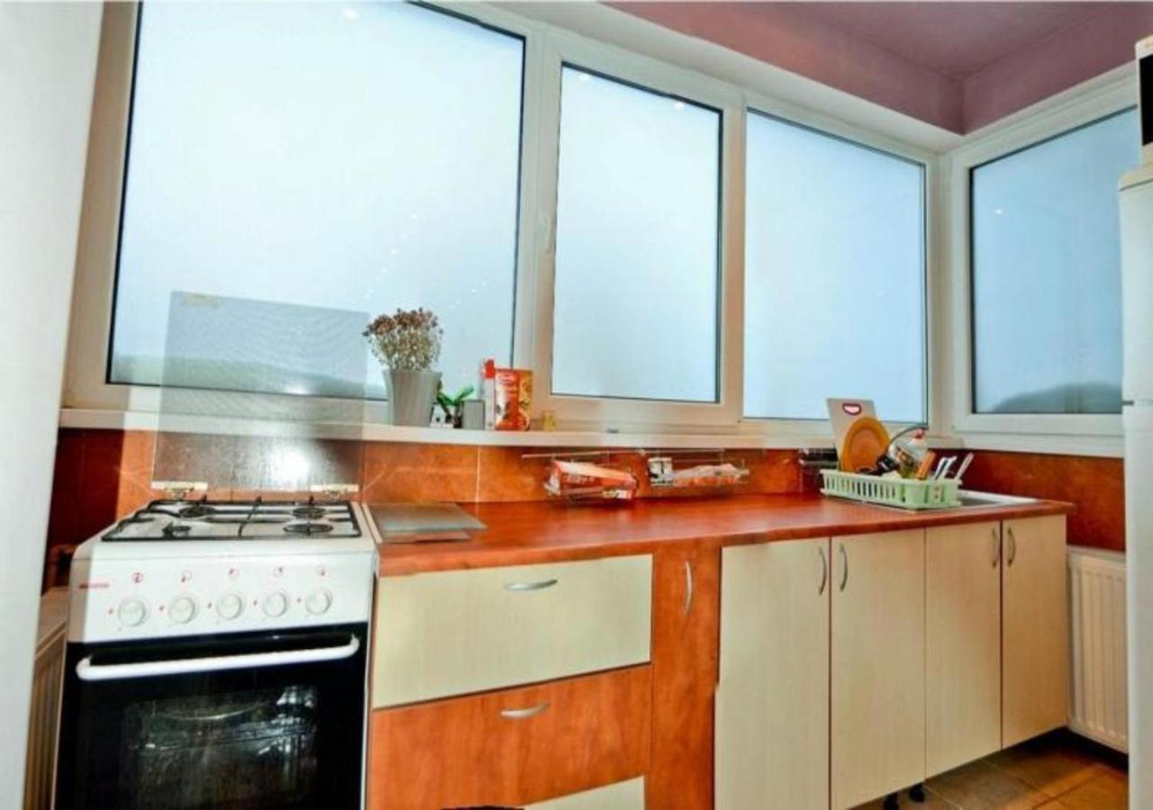 Apartament Laurentiu - Etaj.1 Bukarest Exteriör bild