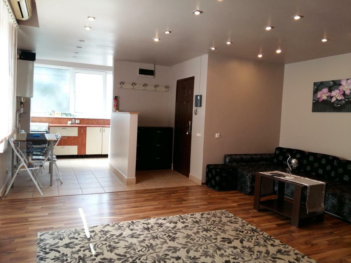 Apartament Laurentiu - Etaj.1 Bukarest Exteriör bild