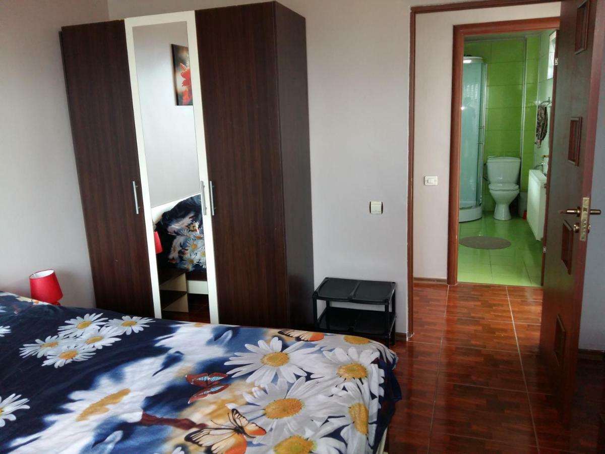 Apartament Laurentiu - Etaj.1 Bukarest Exteriör bild