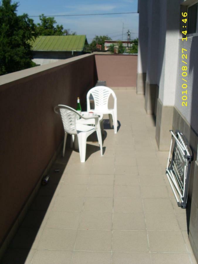 Apartament Laurentiu - Etaj.1 Bukarest Exteriör bild